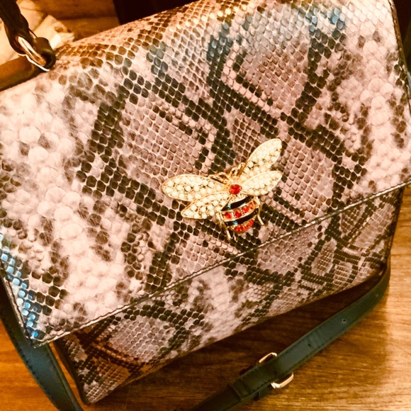 SNAKESKIN PRINT BEE BAG💕CLOSEOUT💕 STUNNING BLUSH BLK Python HANDBAG NWT - Picture 2 of 14